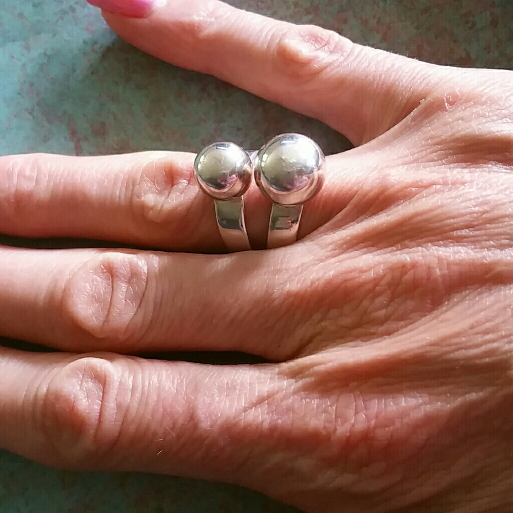 Peas in a pod ring